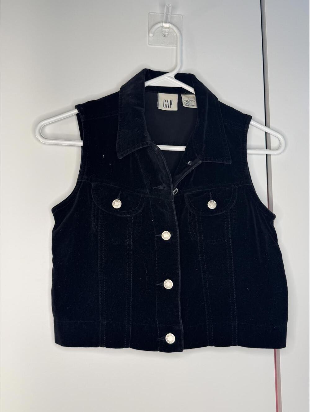 Y2K Vintage GAP Women's Black Velvet Crop Vest
